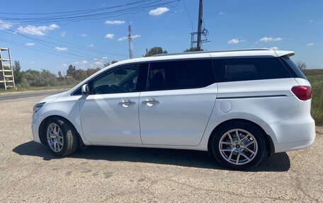 KIA Carnival III, 2018 год, 3 000 000 рублей, 3 фотография