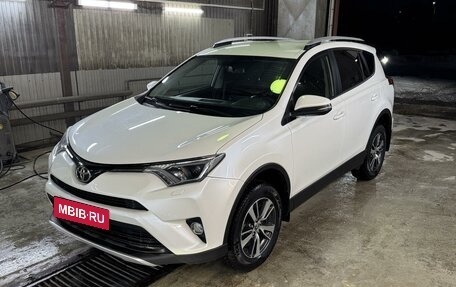 Toyota RAV4, 2017 год, 2 200 000 рублей, 6 фотография