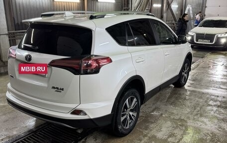 Toyota RAV4, 2017 год, 2 200 000 рублей, 4 фотография