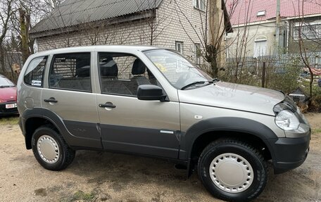 Chevrolet Niva I рестайлинг, 2015 год, 767 000 рублей, 6 фотография