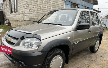 Chevrolet Niva I рестайлинг, 2015 год, 767 000 рублей, 2 фотография