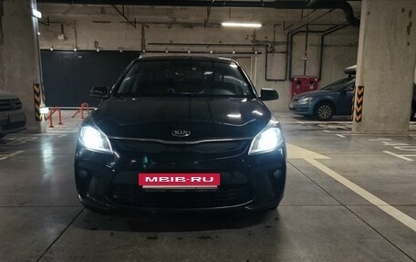 KIA Rio IV, 2018 год, 1 300 000 рублей, 4 фотография