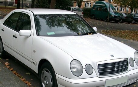 Mercedes-Benz E-Класс, 1996 год, 350 000 рублей, 1 фотография