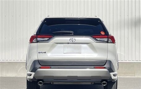 Toyota RAV4, 2021 год, 2 489 000 рублей, 6 фотография