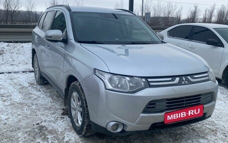 Mitsubishi Outlander III рестайлинг 3, 2013 год, 1 560 000 рублей, 1 фотография