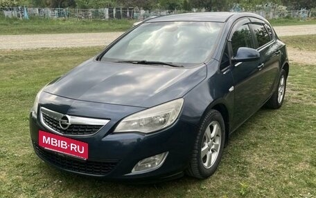 Opel Astra J, 2011 год, 770 000 рублей, 3 фотография