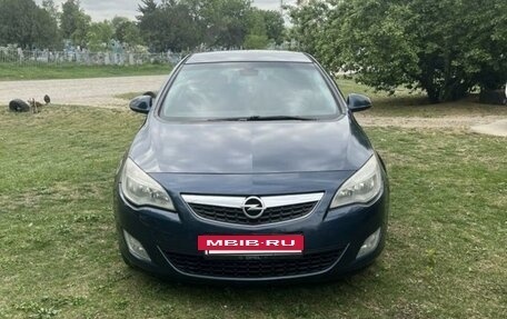 Opel Astra J, 2011 год, 770 000 рублей, 2 фотография