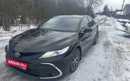 Toyota Camry, 2021 год, 3 500 000 рублей, 2 фотография