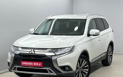 Mitsubishi Outlander III рестайлинг 3, 2018 год, 1 895 000 рублей, 1 фотография