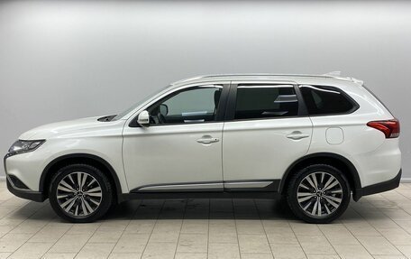 Mitsubishi Outlander III рестайлинг 3, 2018 год, 1 895 000 рублей, 3 фотография