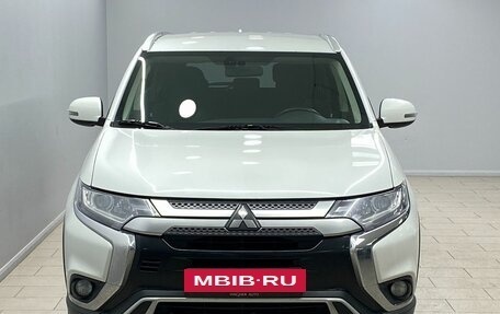 Mitsubishi Outlander III рестайлинг 3, 2018 год, 1 895 000 рублей, 2 фотография