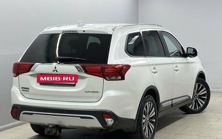 Mitsubishi Outlander III рестайлинг 3, 2018 год, 1 895 000 рублей, 5 фотография