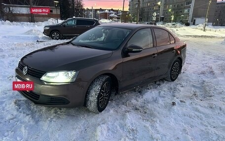 Volkswagen Jetta VI, 2013 год, 1 400 000 рублей, 2 фотография