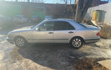 Mercedes-Benz E-Класс, 1998 год, 550 000 рублей, 3 фотография