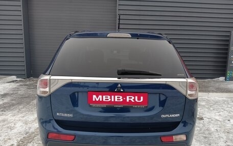 Mitsubishi Outlander III рестайлинг 3, 2013 год, 1 340 000 рублей, 6 фотография