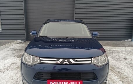 Mitsubishi Outlander III рестайлинг 3, 2013 год, 1 340 000 рублей, 2 фотография