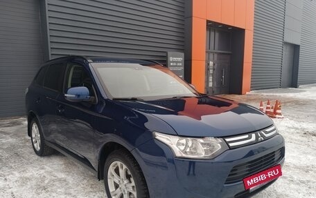 Mitsubishi Outlander III рестайлинг 3, 2013 год, 1 340 000 рублей, 3 фотография