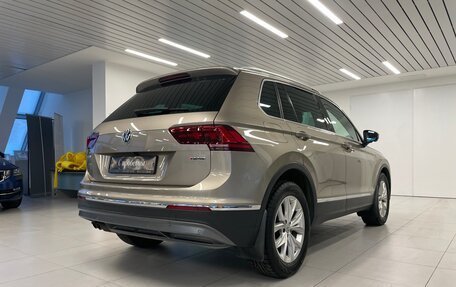 Volkswagen Tiguan II, 2018 год, 2 465 000 рублей, 2 фотография