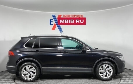 Volkswagen Tiguan II, 2021 год, 2 999 000 рублей, 3 фотография