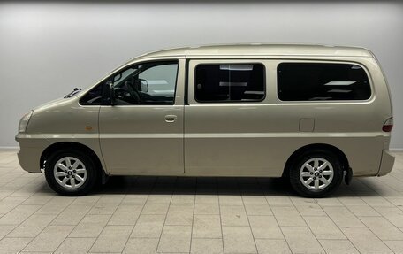 Hyundai H-1 II рестайлинг, 2005 год, 699 000 рублей, 2 фотография