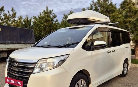 Toyota Noah III, 2016 год, 2 050 000 рублей, 3 фотография