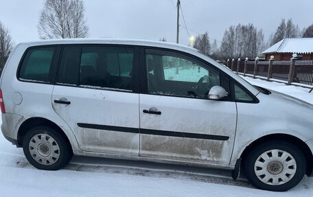 Volkswagen Touran III, 2003 год, 550 000 рублей, 2 фотография