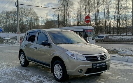 Renault Sandero I, 2013 год, 627 000 рублей, 3 фотография