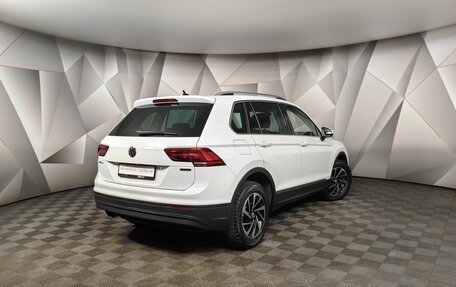 Volkswagen Tiguan II, 2018 год, 2 355 000 рублей, 2 фотография