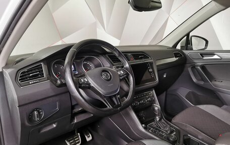 Volkswagen Tiguan II, 2018 год, 2 355 000 рублей, 13 фотография