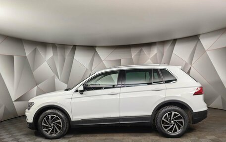 Volkswagen Tiguan II, 2018 год, 2 355 000 рублей, 5 фотография