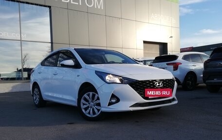 Hyundai Solaris II рестайлинг, 2021 год, 1 555 000 рублей, 2 фотография