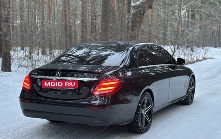 Mercedes-Benz E-Класс, 2018 год, 1 920 000 рублей, 3 фотография