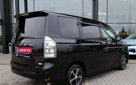 Toyota Voxy II, 2013 год, 1 690 000 рублей, 5 фотография