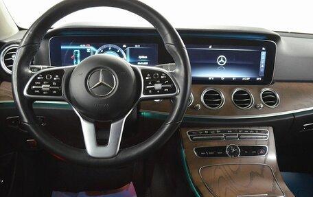 Mercedes-Benz E-Класс, 2019 год, 3 500 000 рублей, 13 фотография