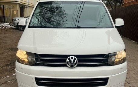 Volkswagen Caravelle T5, 2011 год, 1 800 000 рублей, 2 фотография