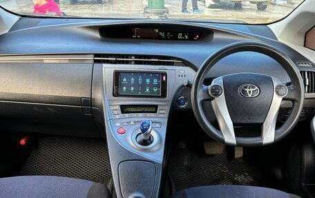 Toyota Prius, 2013 год, 1 290 000 рублей, 24 фотография