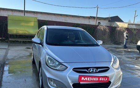 Hyundai Solaris II рестайлинг, 2011 год, 850 000 рублей, 9 фотография