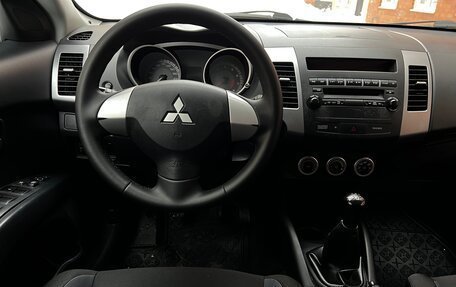 Mitsubishi Outlander III рестайлинг 3, 2008 год, 990 000 рублей, 13 фотография