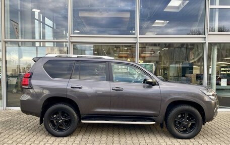 Toyota Land Cruiser Prado 150 рестайлинг 2, 2021 год, 7 651 000 рублей, 4 фотография