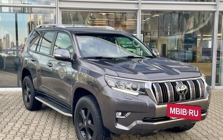 Toyota Land Cruiser Prado 150 рестайлинг 2, 2021 год, 7 651 000 рублей, 2 фотография