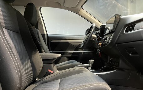 Mitsubishi Outlander III рестайлинг 3, 2017 год, 2 149 000 рублей, 26 фотография