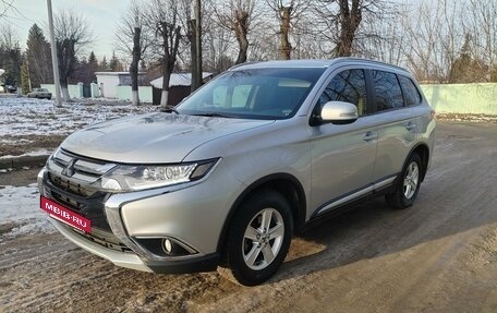 Mitsubishi Outlander III рестайлинг 3, 2016 год, 1 980 000 рублей, 15 фотография