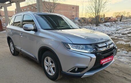 Mitsubishi Outlander III рестайлинг 3, 2016 год, 1 980 000 рублей, 14 фотография