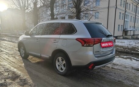 Mitsubishi Outlander III рестайлинг 3, 2016 год, 1 980 000 рублей, 11 фотография