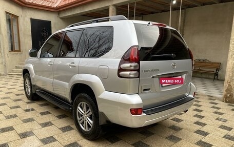 Toyota Land Cruiser 100 рестайлинг 2, 2006 год, 2 600 000 рублей, 9 фотография