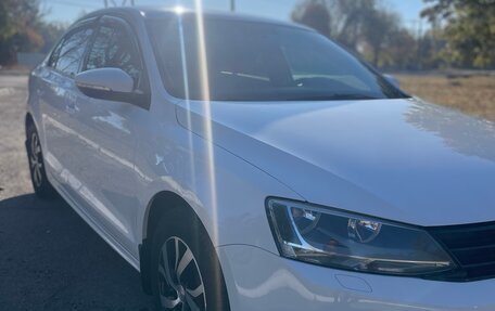 Volkswagen Jetta VI, 2015 год, 1 230 000 рублей, 2 фотография