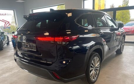 Toyota Highlander, 2023 год, 7 668 000 рублей, 6 фотография