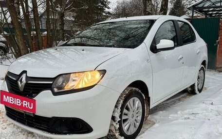 Renault Logan II, 2017 год, 815 000 рублей, 2 фотография