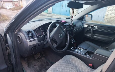 Volkswagen Touareg III, 2004 год, 750 000 рублей, 2 фотография