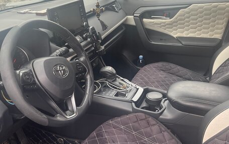 Toyota RAV4, 2019 год, 3 900 000 рублей, 8 фотография